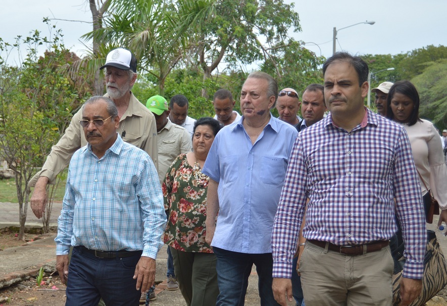 Ministro de Cultura, gobernador de PP y otras personalidades visitan Parque La Isabela Histórica