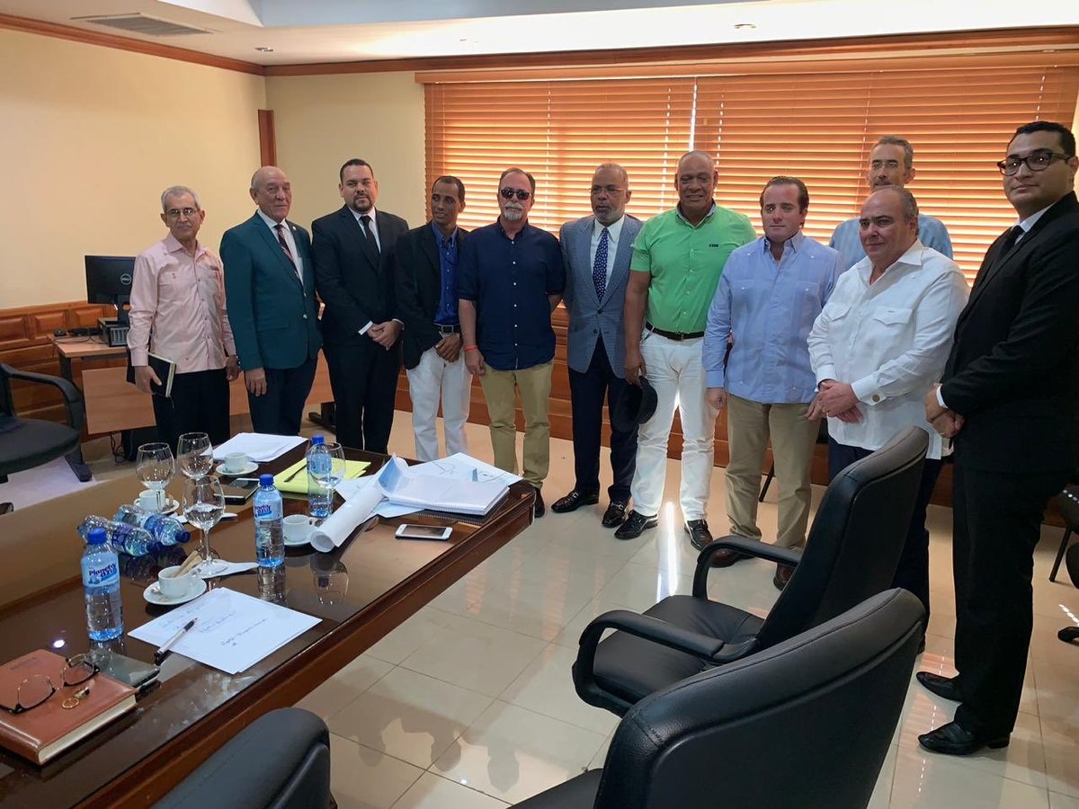 Entidades de Cabarete se reúnen con senadores en pos mantener el libre acceso a la playa El Encuentro