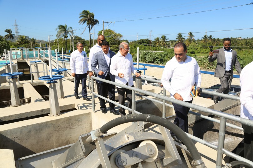 Danilo Medina inaugura planta de tratamiento y emisario submarino