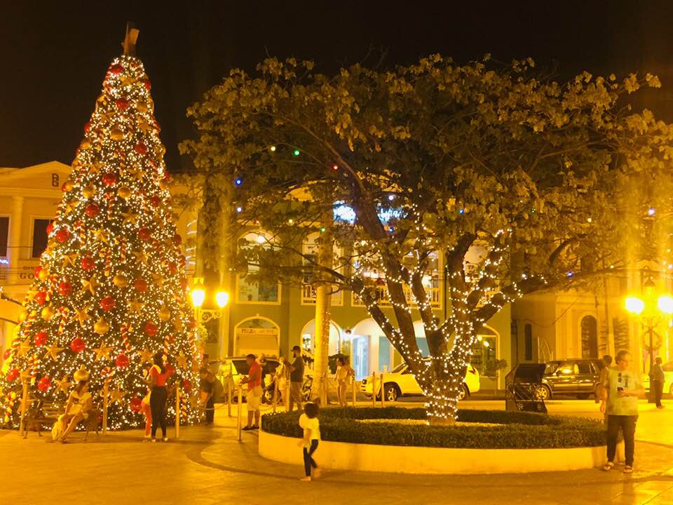 Con la esplendorosa decoración de la Plaza Independencia Brilla Puerto Plata