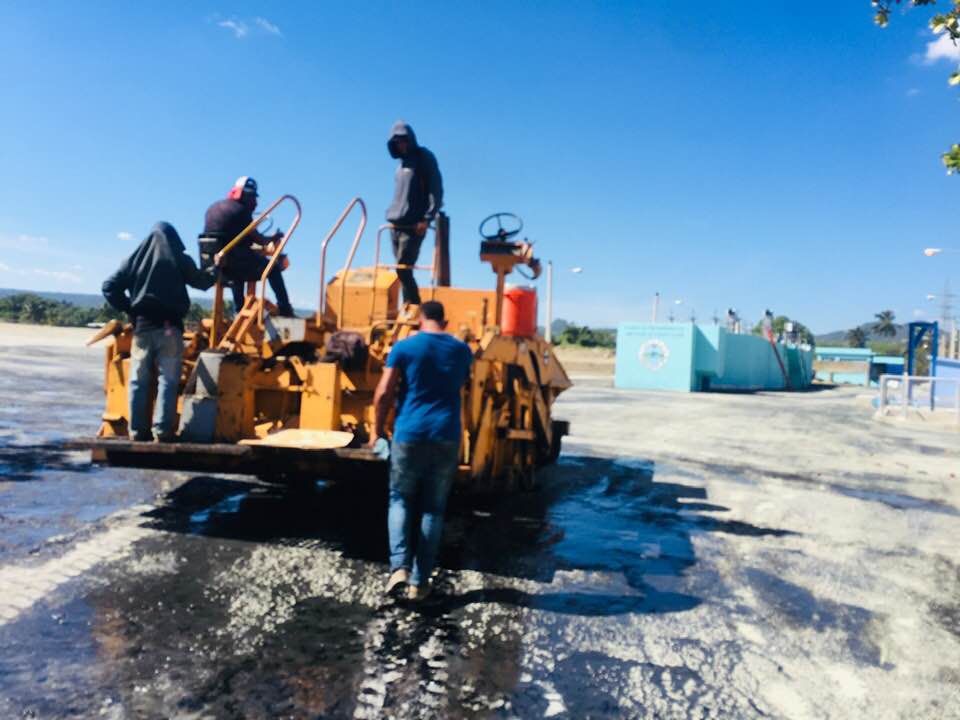 Inician asfaltado entorno Planta de Tratamiento Primario