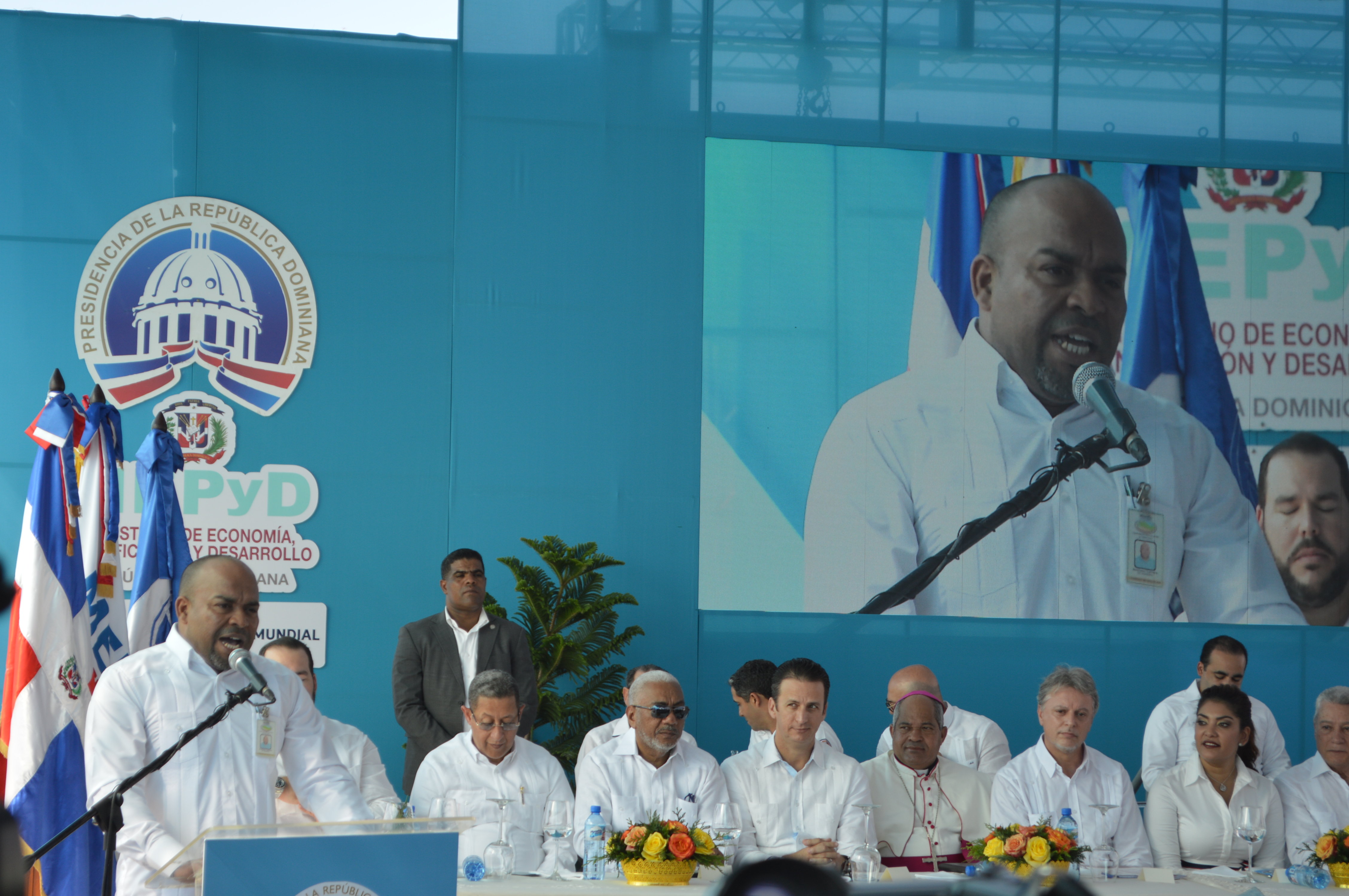 Presidente de Bloque Oeste de Junta de Vecinos de PP solicita al presidente Medina que opte por reeleción