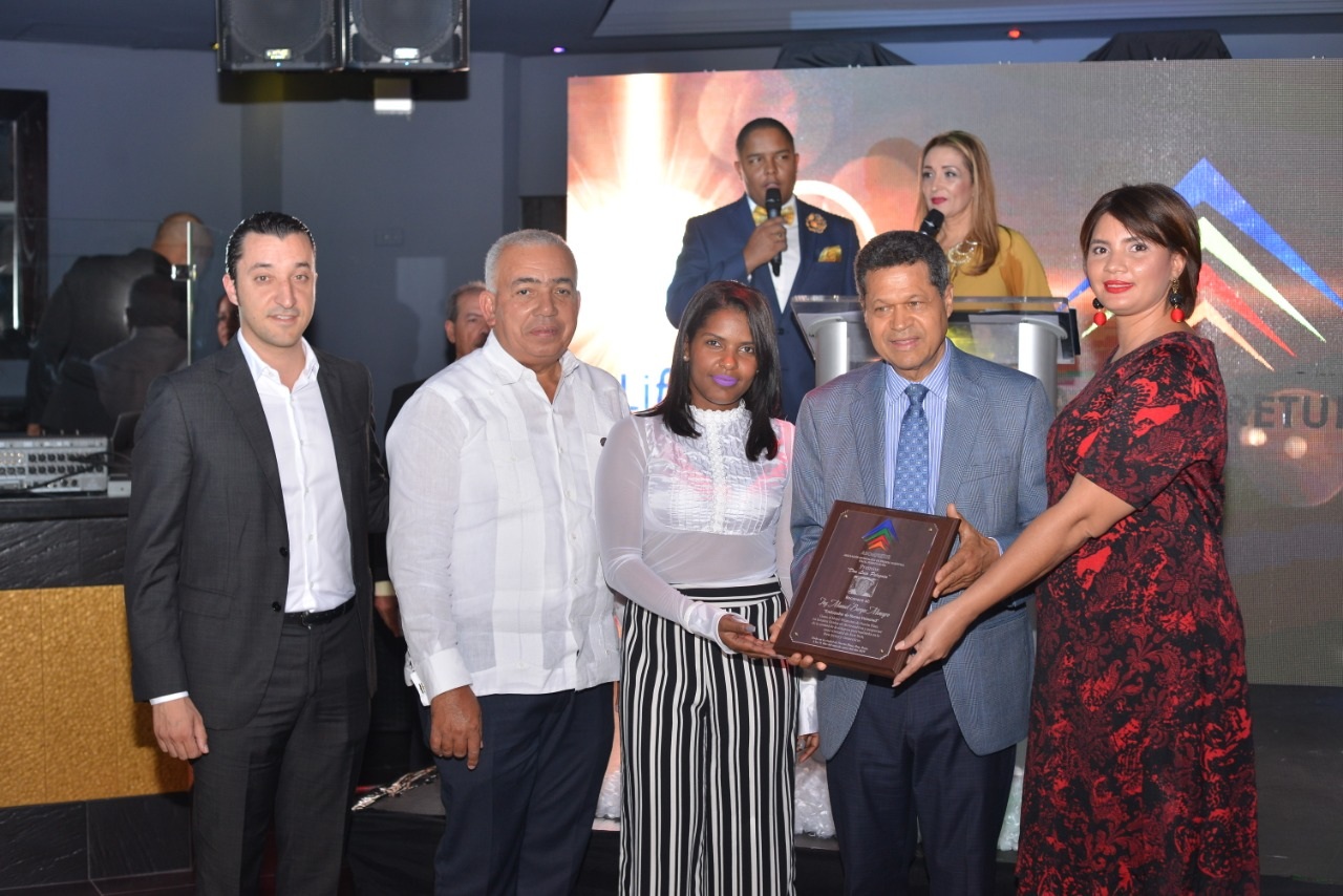 ADOMPRETUR reconoce a Jesús Burgos como el mejor promotor de Puerto Plata en Estados Unidos