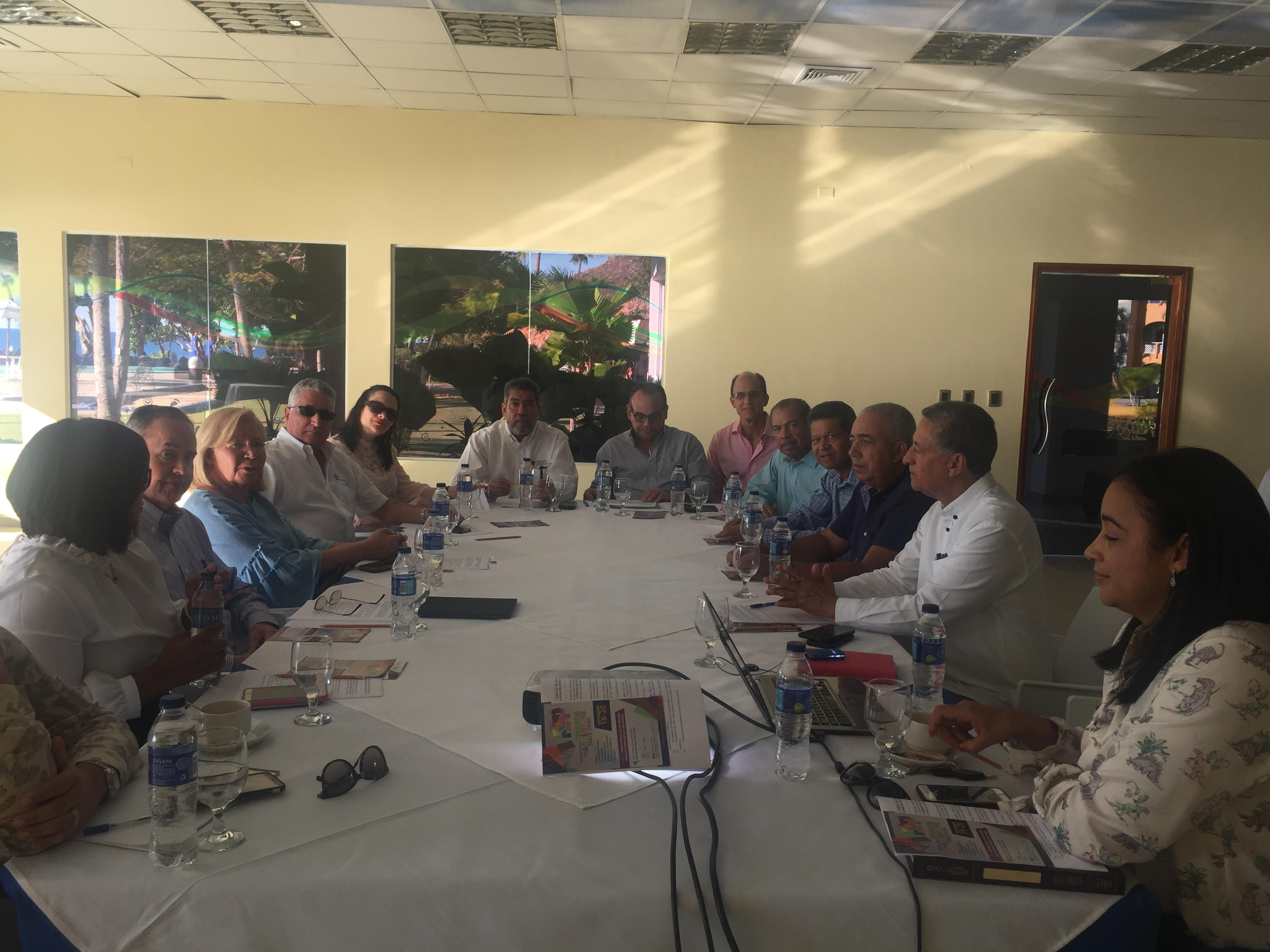 Dirigentes y miembros del Cluster Turístico conocen renovación de hoteles Casa Marina Beach y Reef