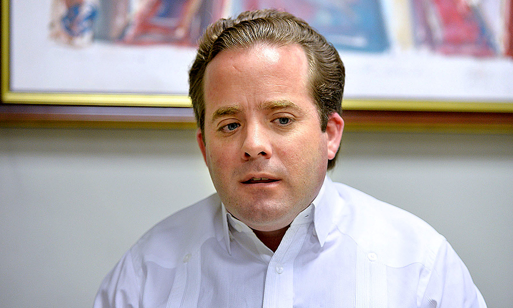 Senador Paliza demanda trato justo, humano y digno para los habitantes de Playa Oeste