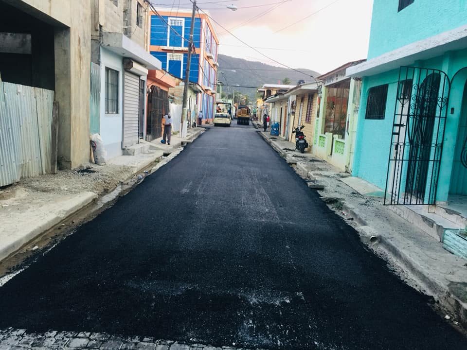 Alcalde Walter Musa anuncia ahora viene señalización de calles y avenidas asfaltadas