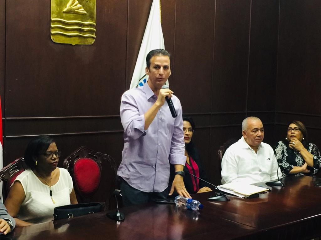 Alcalde Walter Musa resalta seguridad, pero se queja de talleres, ventas de comestibles en aceras