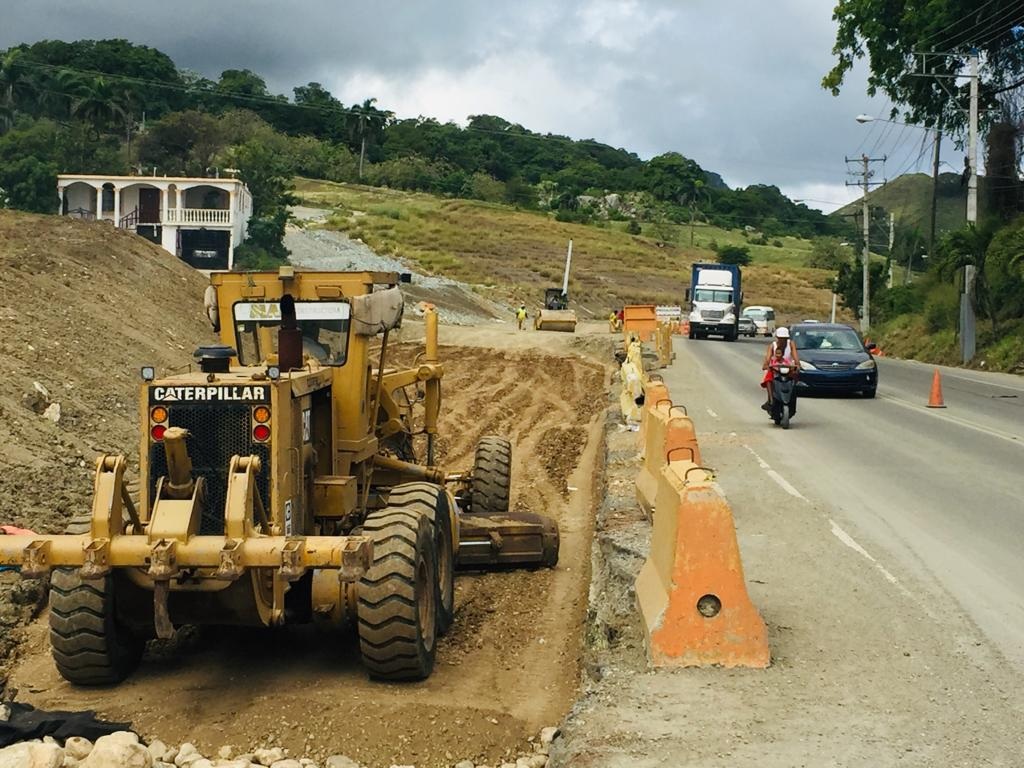 Reanudan a ritmo lento trabajo de construcción carretera Puerto Plata-Navarrete