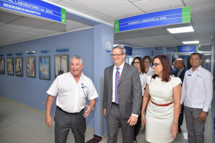 Cónsul General de USA en visita de cortesía en Centro Médico Bournigal