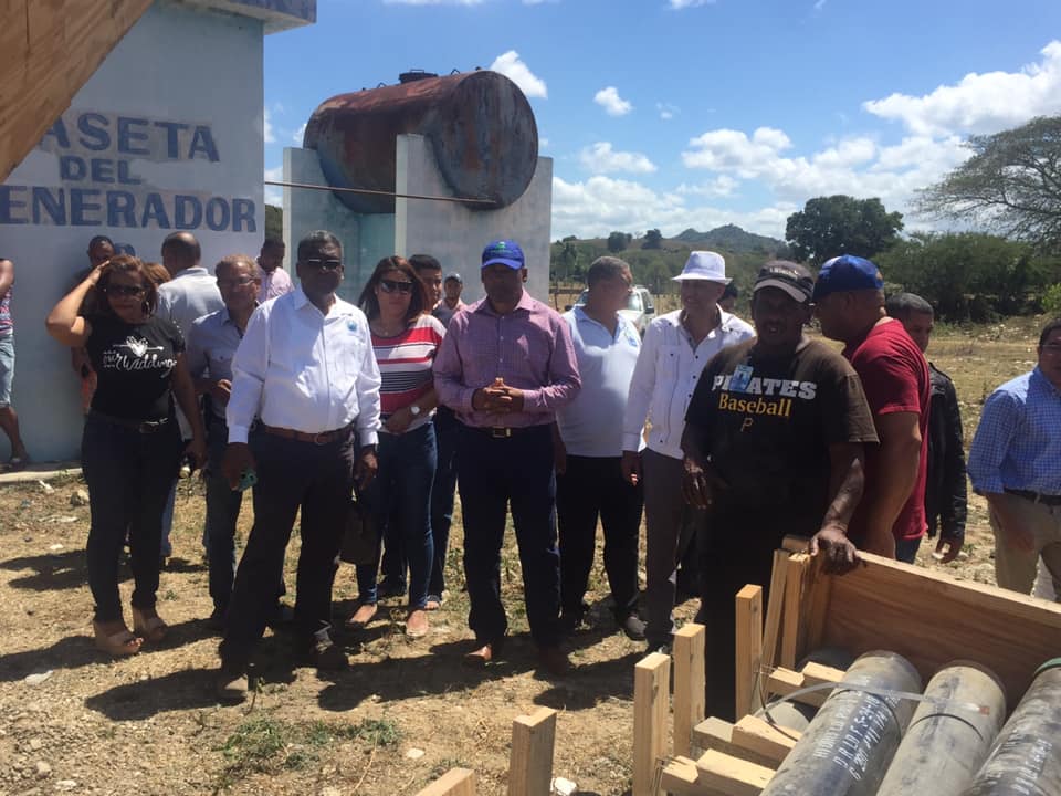 Director de Coraapplata entrega equipos para acueducto múltiple de Villa Isabela