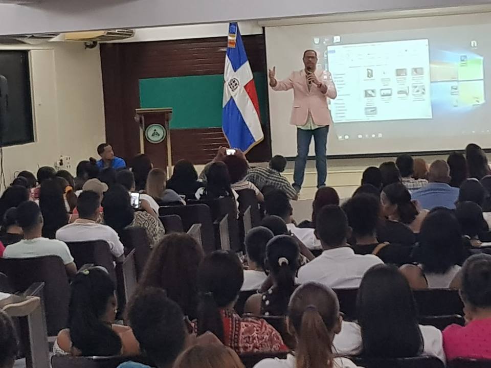 Disertasion de Julio Almonte en UTESA sobre el desempeño del destino PP en el 2018 fue un éxito