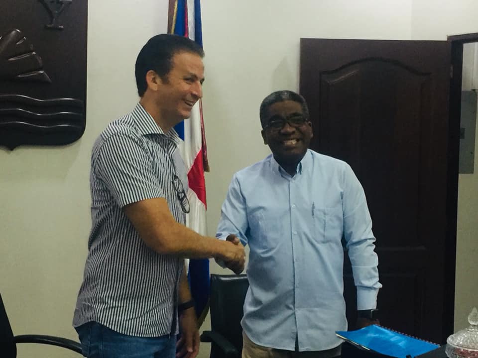 Alcalde y Director de CORAAPPLATA realizan reunión de trabajo para coordinar acciones que involucren instituciones que dirigen