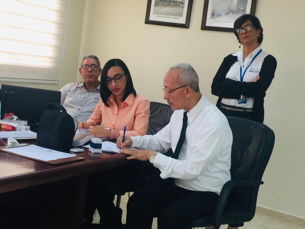 Comité de Compras y Contrataciones de CORAAPPLATA contrata a Serralles SRL para comprar equipos y materiales para laboratorio