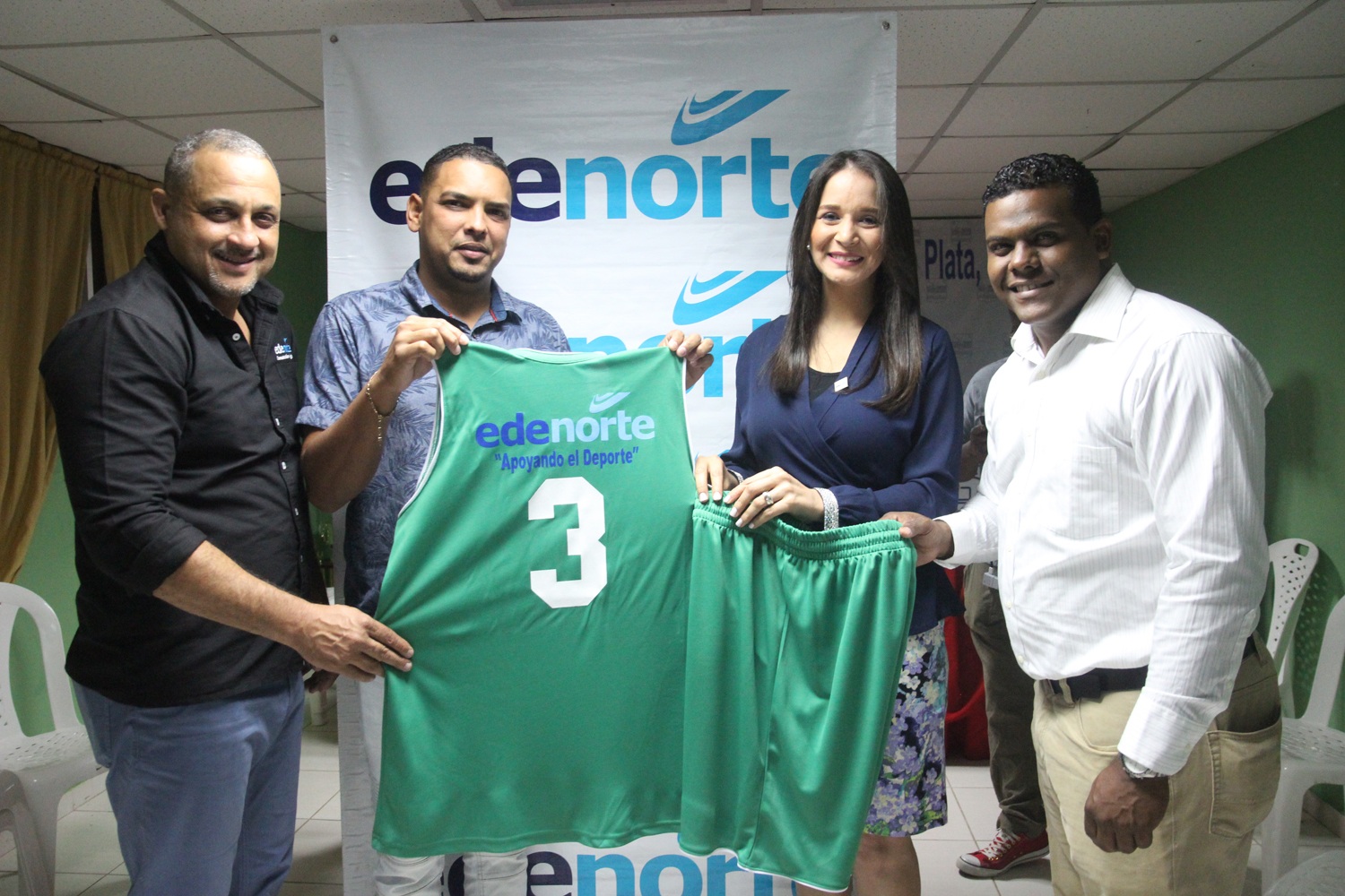 EDENORTE dona uniforme en el Basket de Campeones Pedro López Vásquez