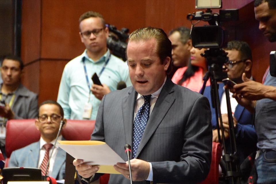 Senador Paliza presenta proyecto de resolución a favor de evaluar situación oceanográfica de la popular playa de Sosúa