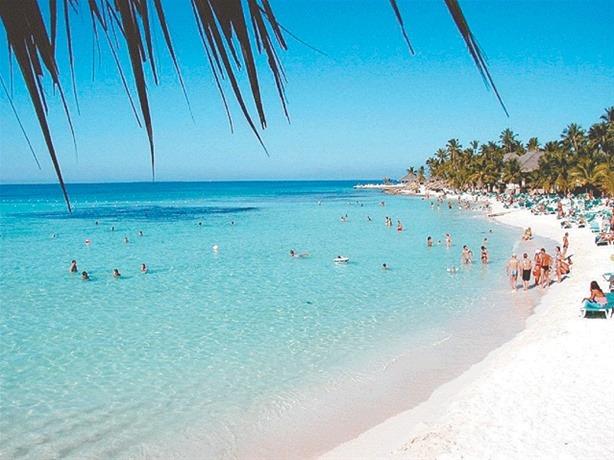 ¿Cuántos turistas llegaron al país en el 1984?