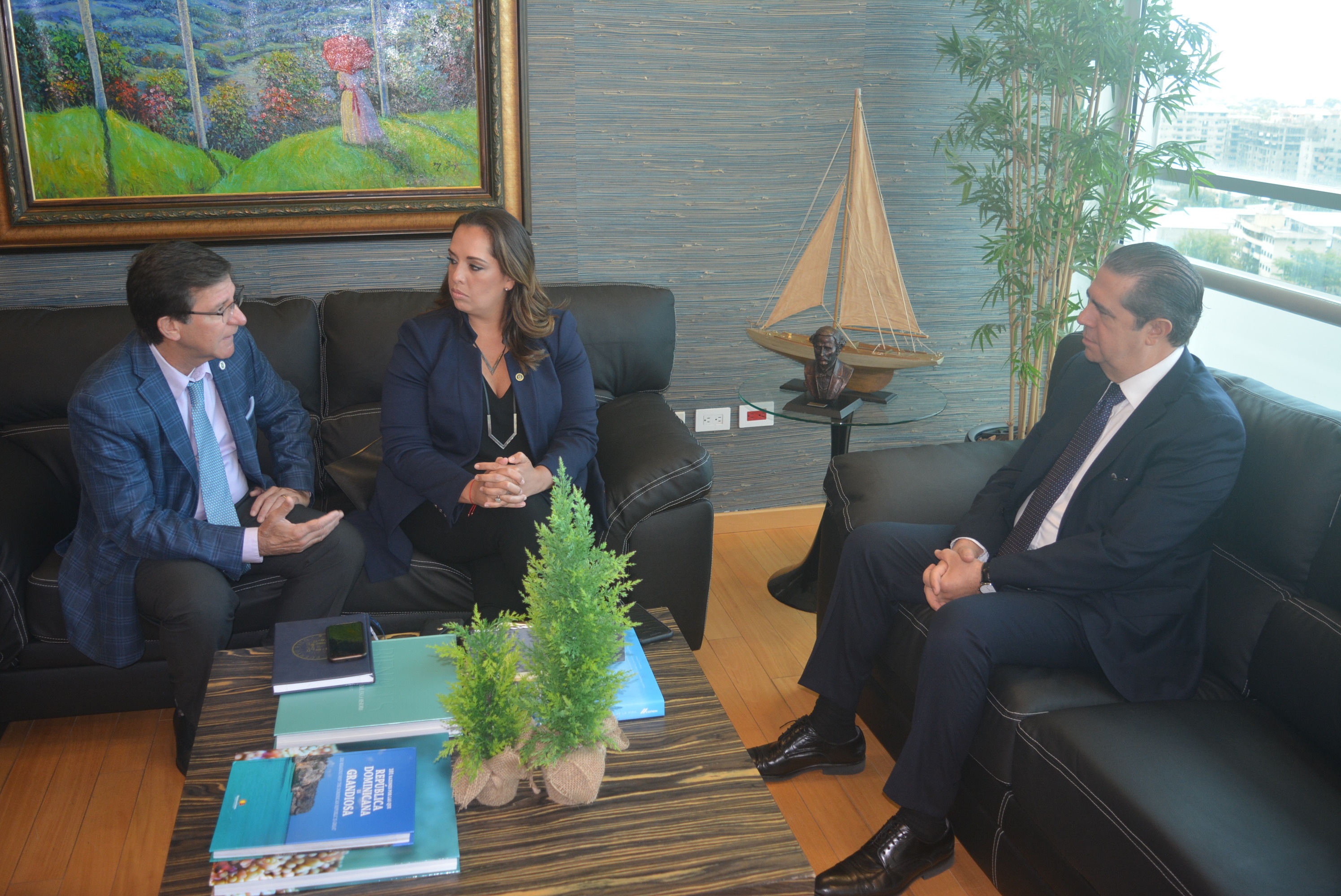 Secretario de Estado y delegación del Gobierno de Puerto Rico visitan Ministro de Turismo RD