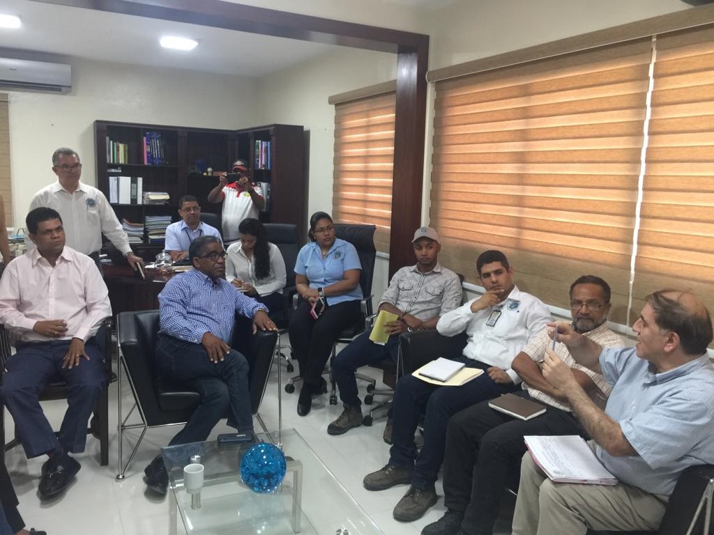 Consultor del Banco Mundial imparte taller a personal técnico planta tratamiento y emisario submarino