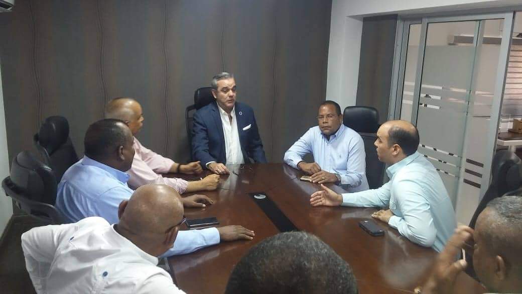 Empresario Roquelito Garcia visita a Luis Abinader
