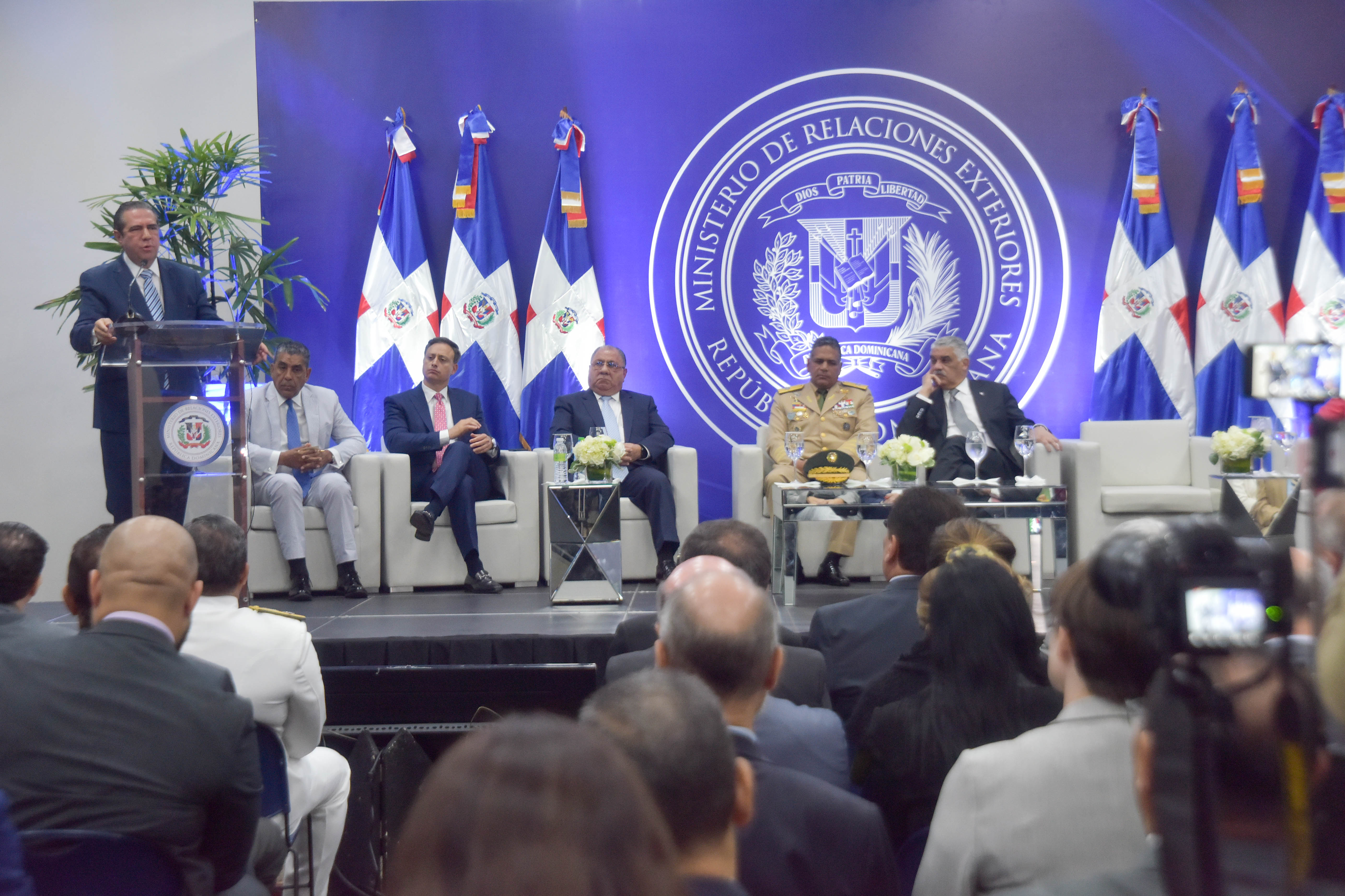 Ministro de Turismo llama a embajadores acreditados en el país a convertirse en voceros de la verdad sobre RD