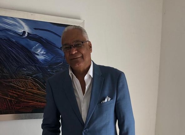 Tras siete años buscando en vano un nombramiento, Papito Villanueva se lanza a buscar candidatura a diputado