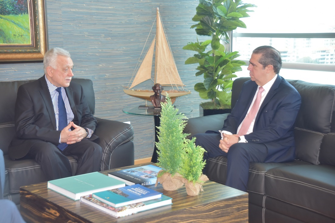 Ministro de Turismo se reúne con embajador ruso Vladimir Zaemskiy