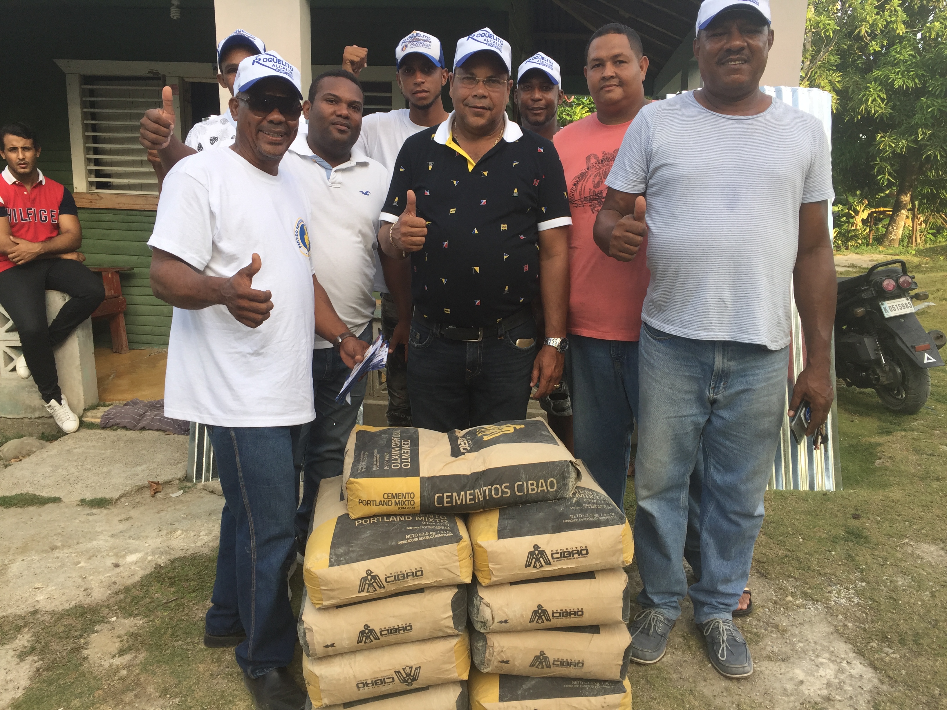 Roquelito García entregó aportes a juntas de vecinos y deportistas