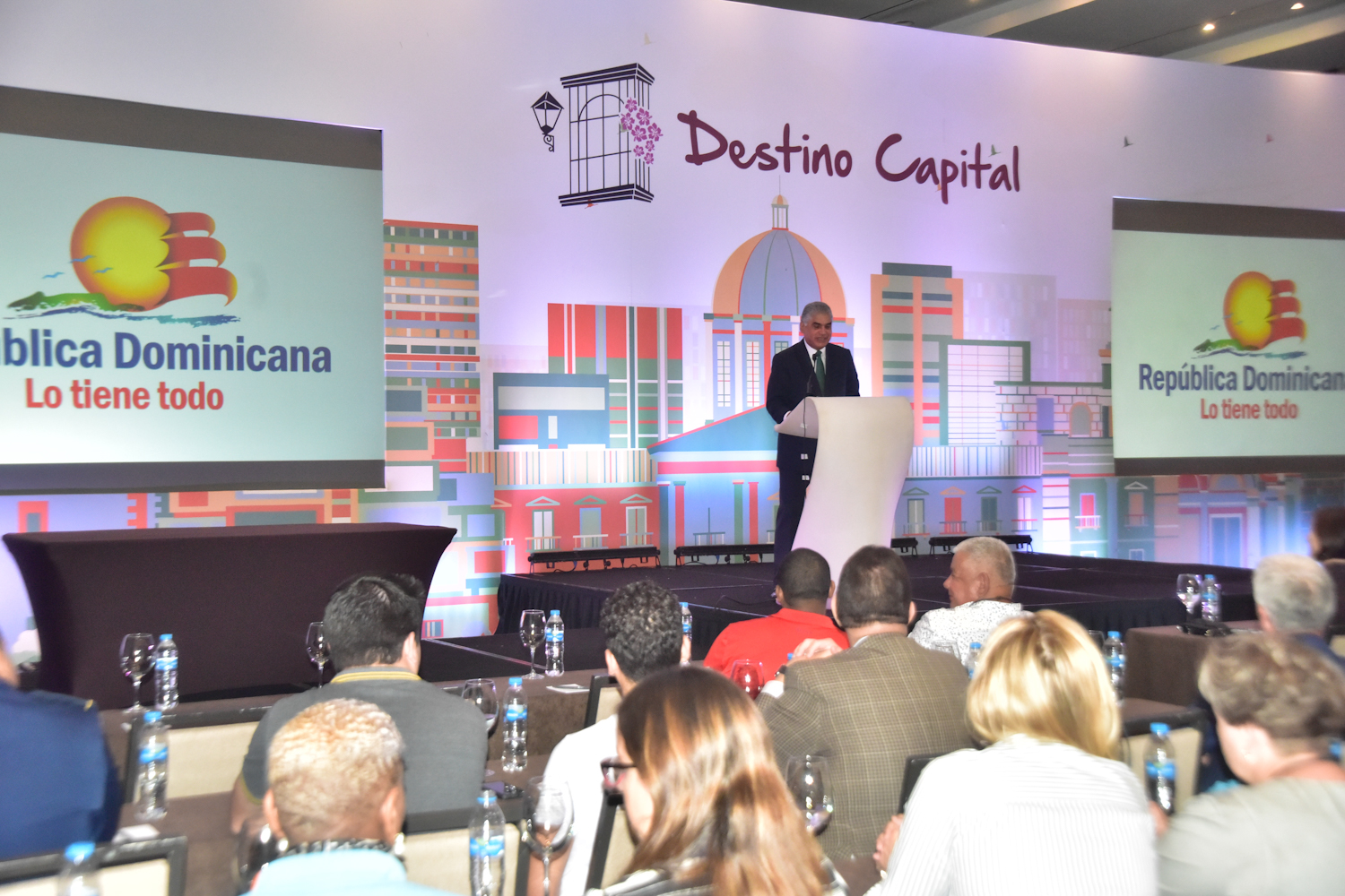 Reitera RD continuará su crecimiento como líder turístico del Caribe