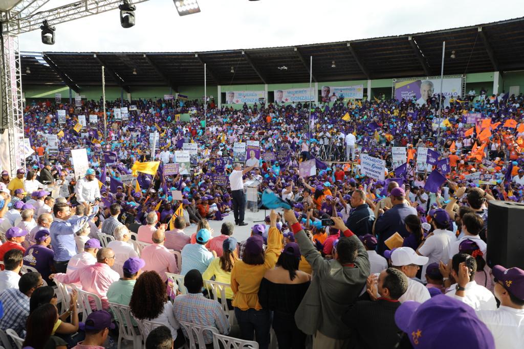 Gonzalo Castillo proclama ante miles de simpatizantes que ganará primarias del PLD y elecciones del 2020