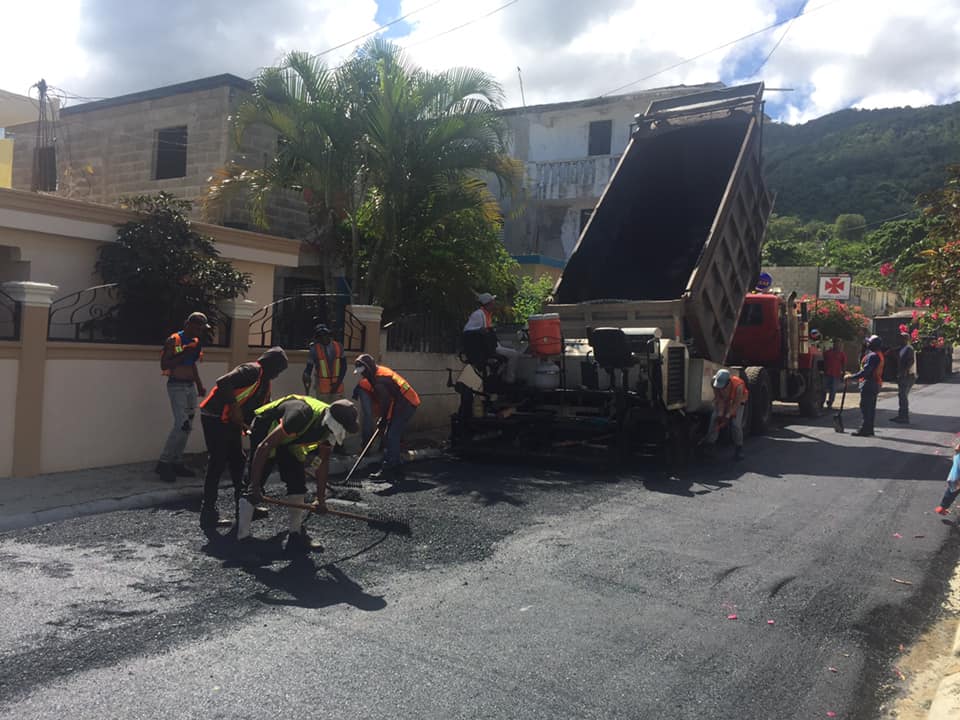 Imparable continua en Los Pascuales plan de asfaltado ejecutan el Ayuntamiento y el Ministerio de Obras Públicas
