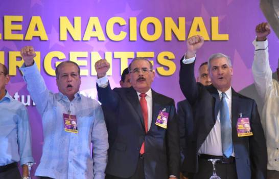 Reinaldo asume presidencia del PLD y convoca al Comité Político