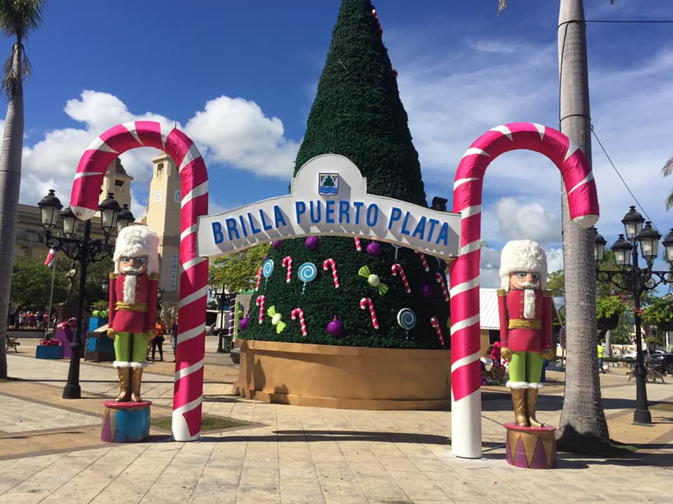 “Brilla Puerto Plata” en la plaza Independencia un derroche de luces que adorna a Puerto Plata en esta navidad 2019