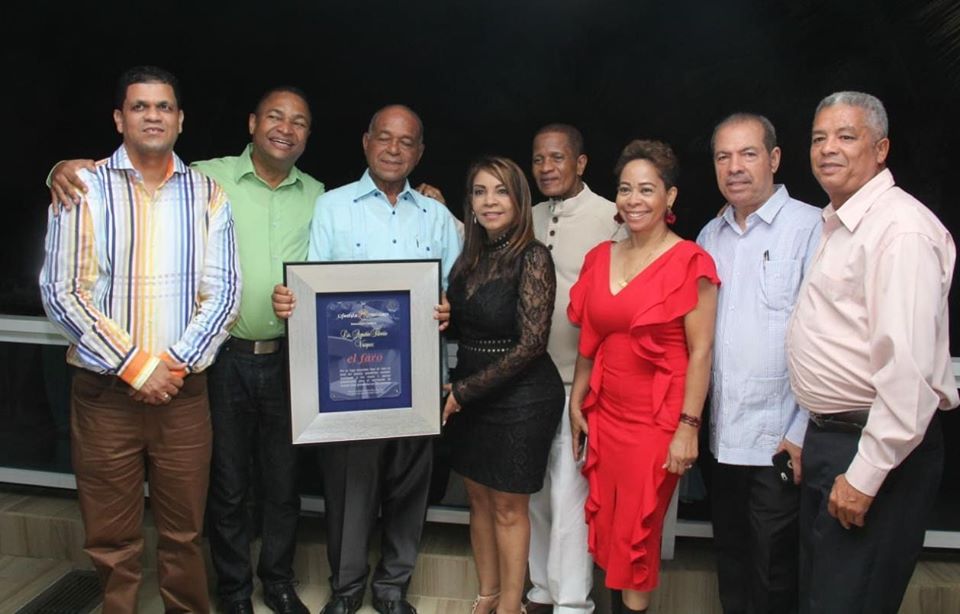 Lifestyle agasaja por navidad a periodistas y reconoce a Augusto Vásquez, director de EL FARO