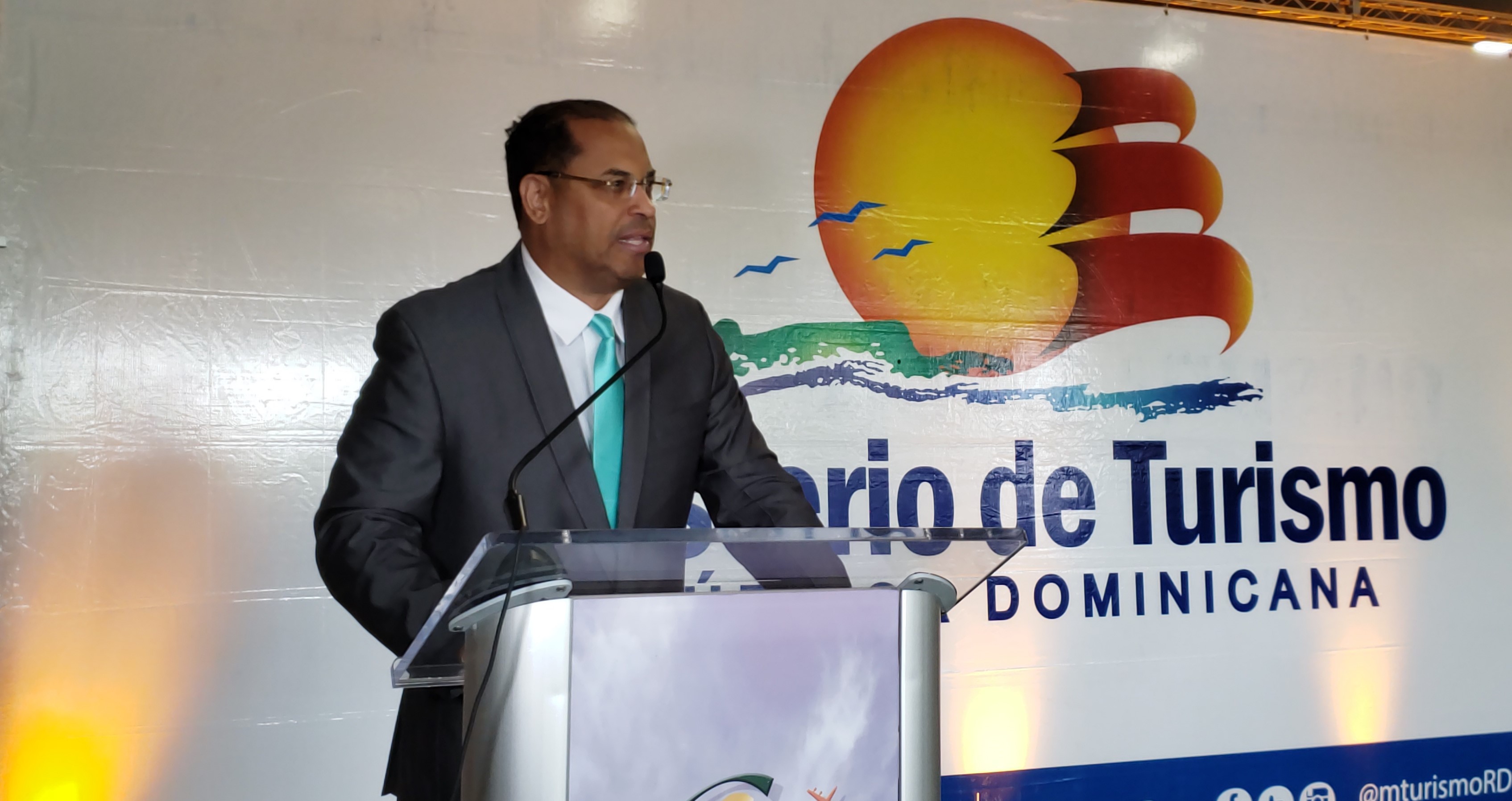 Vaticina 2020 año cumbre del turismo más de 6.5 millones visitarán a República Dominicana