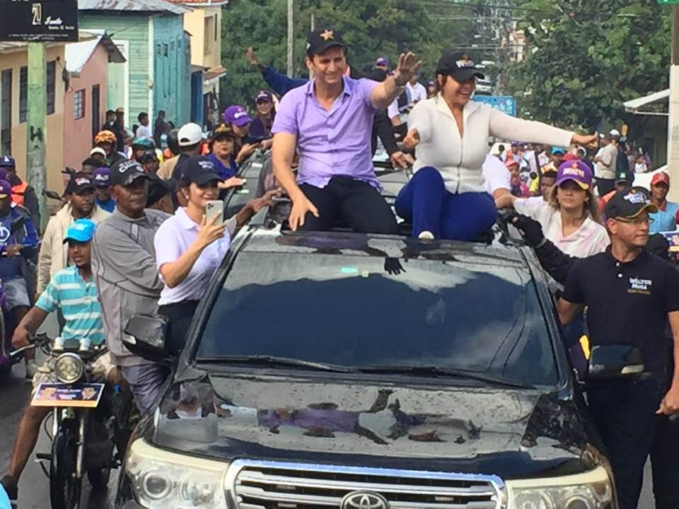 Walter Musa encabeza caravana junto a la candidata a vicealcaldesa Graciela Fermín NoesÍ