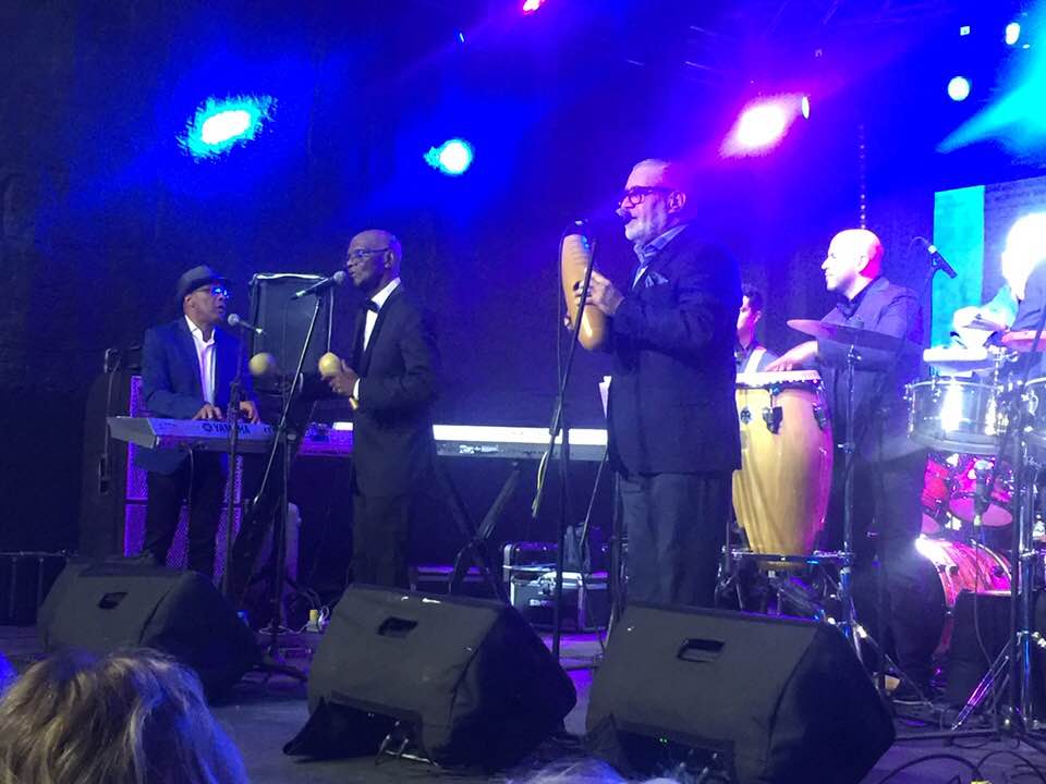 Lluvias no impiden conmemoración de los 50 años de La Tribu de Cuco Valoy y de Los Van Van de Cuba