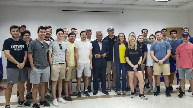 Universitarios de Estados Unidos visitan MITUR para conocer detalles de la industria