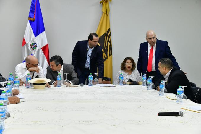 Partidos de oposición piden a JCE ser convocados para tratar tema de elecciones municipales