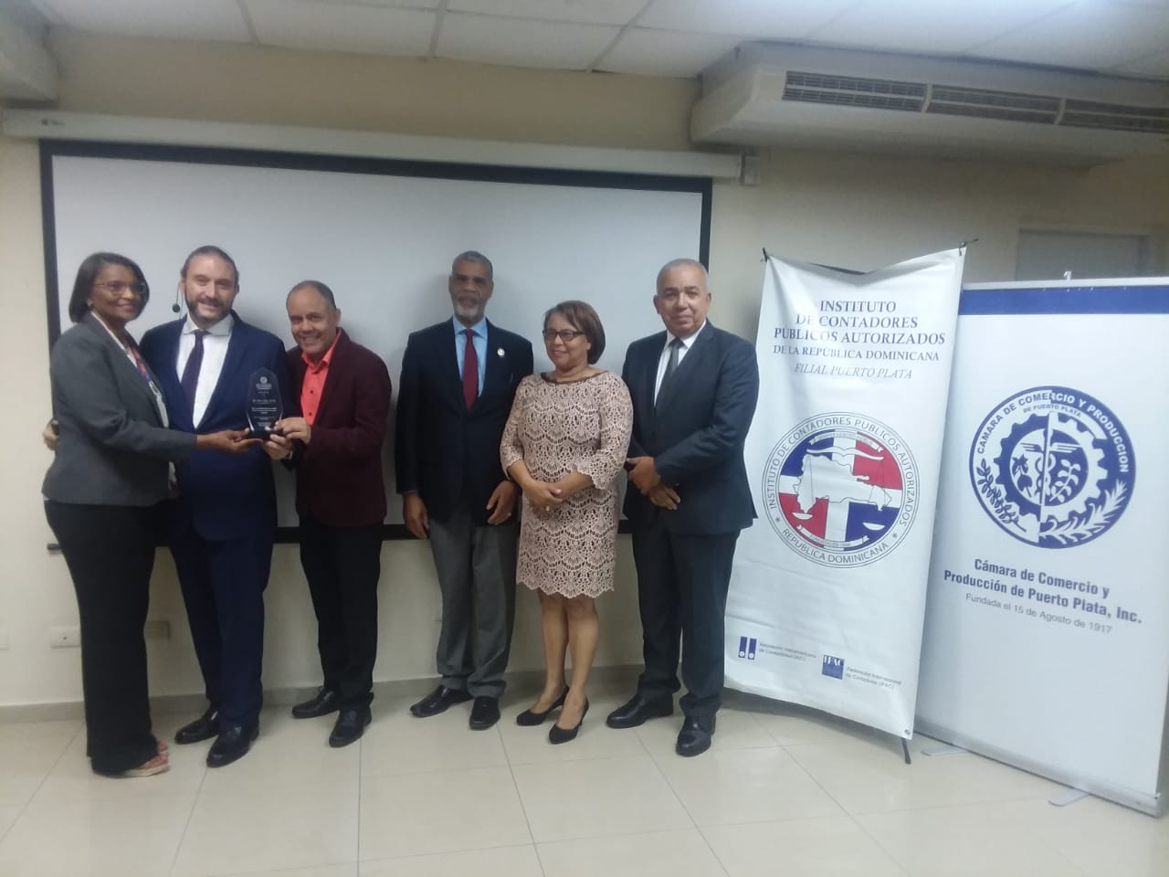 Realizan conferencia en Puerto Plata sobre cómo implementar un sistema de control de calidad en auditorias públicas