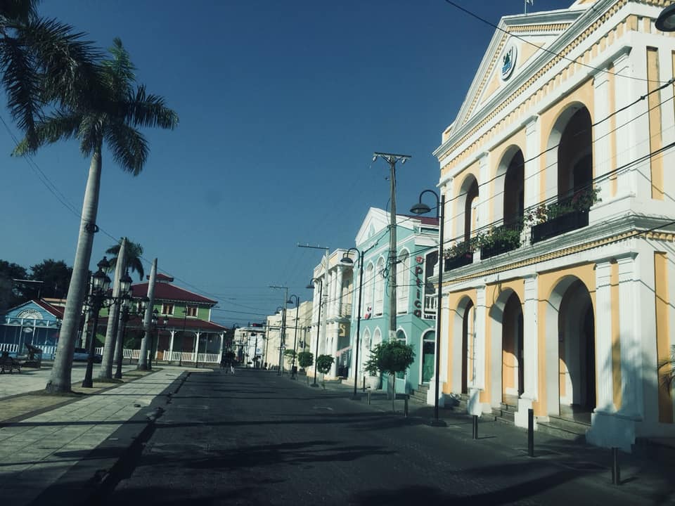 Puerto Plata solitario por el toque de queda, pero hermoso por el ingenio de sus constructores y por la gracia de Dios