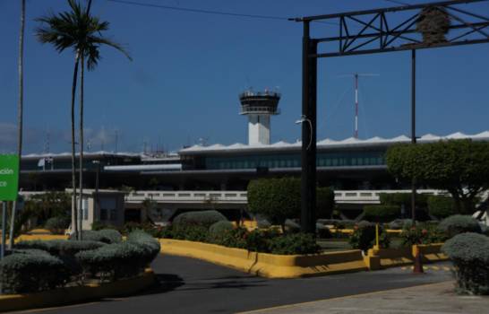 Al menos 25 mil personas salieron del país en vuelos especiales tras cierre de fronteras por coronavirus