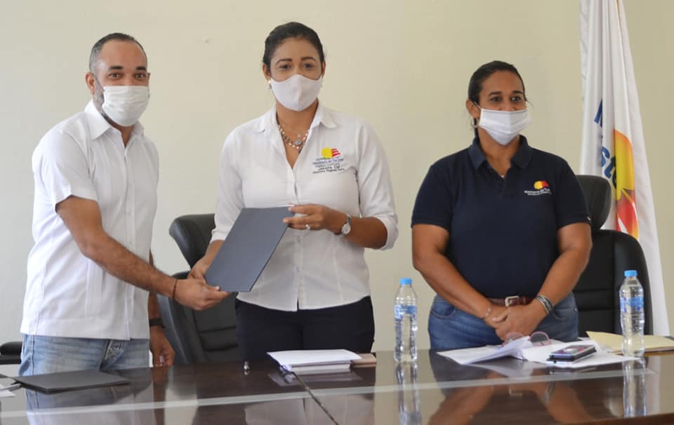 Ministerio de Turismo y Alcaldia de Luperón firman acuerdo de trabajo