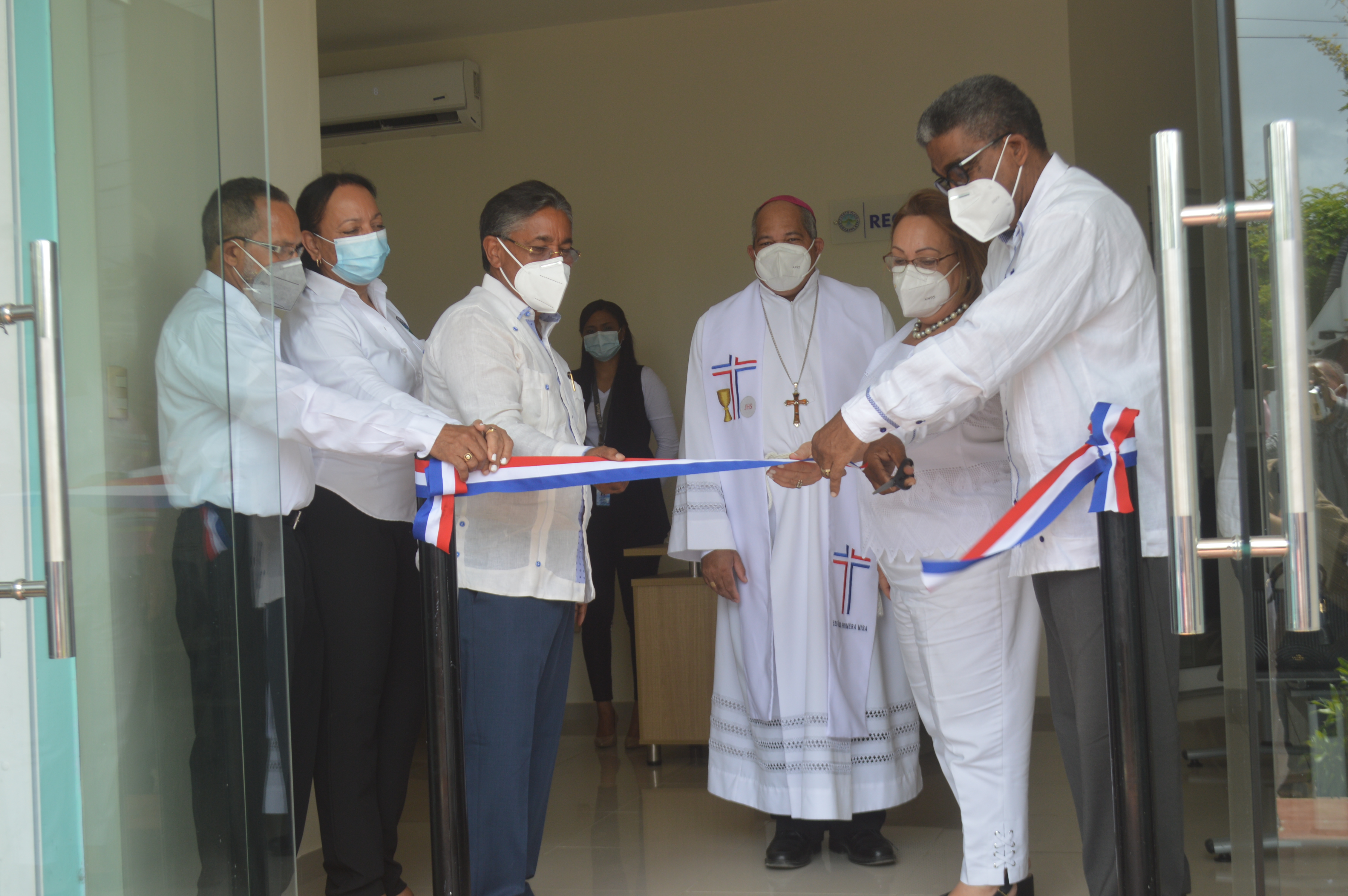 CORAAPPLATA pone en operación Laboratorio de Vigilancia de la Calidad de las Aguas. Deja en funcionamiento moderno camión hidrolimpiador