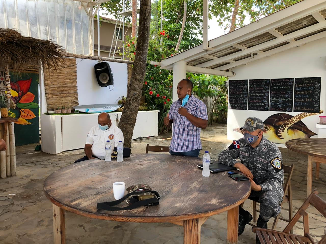 Alcaldía y Cestur sostienen encuentro con deportistas acuáticos del Distrito Municipal de Cabarete