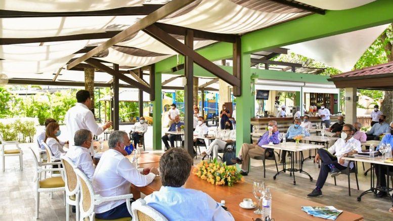 David Collado sostiene encuentro con sector turístico de Puerto Plata