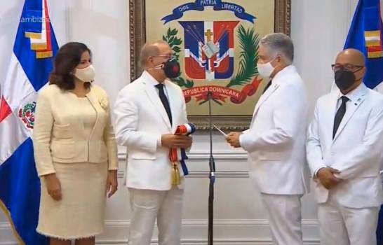 Ceremonia de entrega de la banda presidencial por parte de Danilo Medina