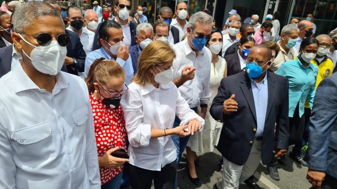 Abinader regresa a la capital con un fardo de planes para Santiago