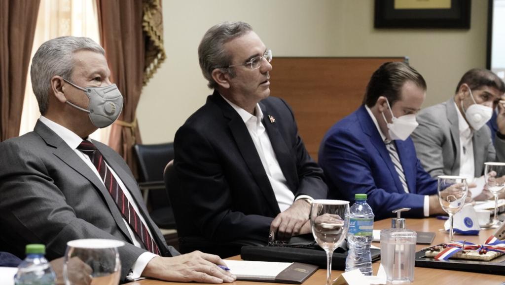 Presidente Abinader escucha propuesta de industriales para optimizar el uso de los fondos de pensiones