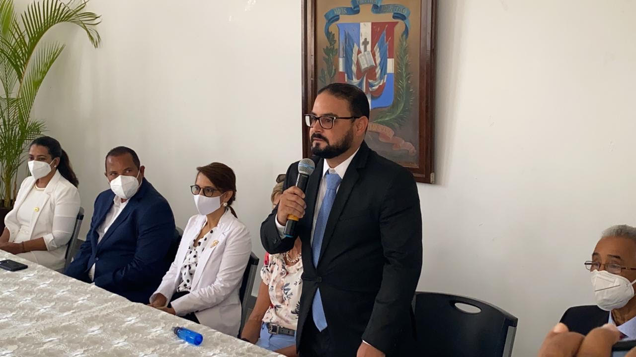 Juramentan al ingeniero Oliver Nazario Brugal como director de CORAAPPLATA