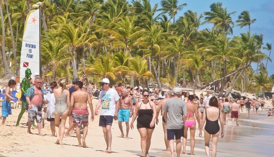 Polos turísticos de RD reportan 1,598 casos de COVID-19 en 28 días